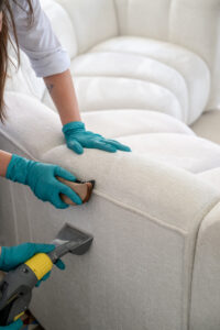 Precio limpieza sofá a domicilio Barcelona profesional Clin